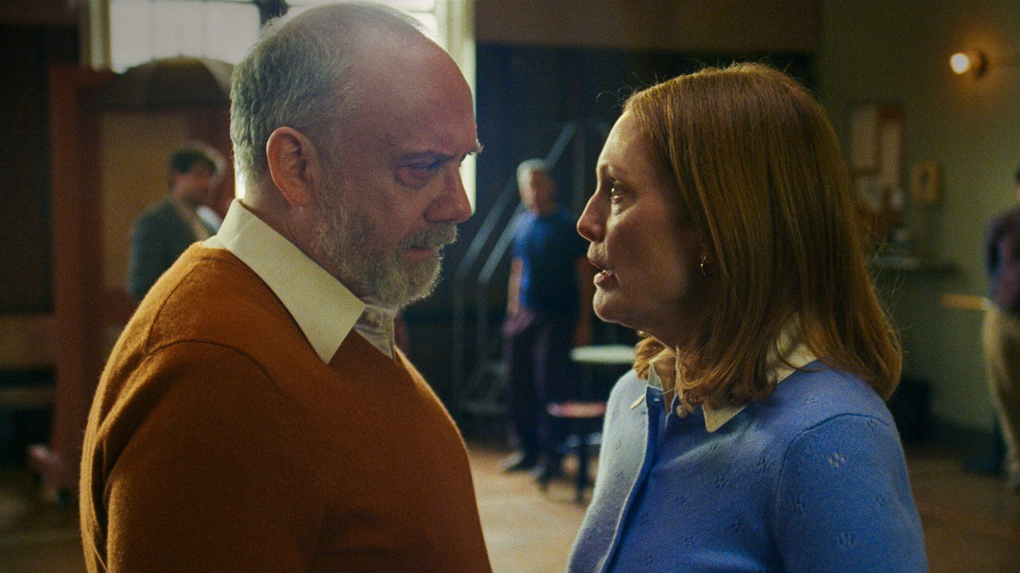 Paul Giamatti y Julianne Moore en un fotograma de The Debut (El debut)